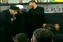 بوسه امام جمعه اهواز بر دستان کارگر هفت تپه