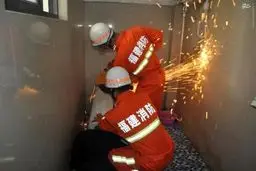 لحظات گیرافتادن در دام حادثه!/ تصاویر