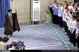 مراسم جشن تکلیف دانش‌آموزان با حضور رهبر انقلاب/تصاویر