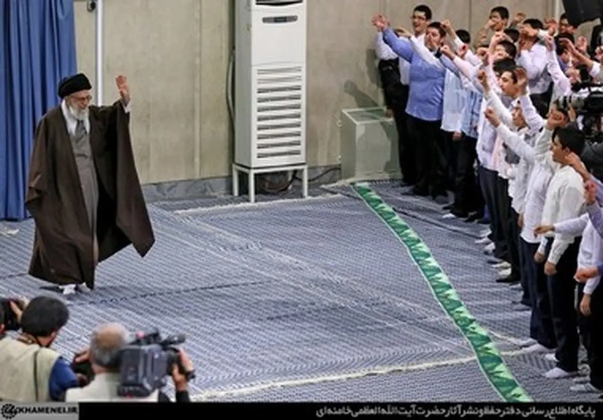 مراسم جشن تکلیف دانش‌آموزان با حضور رهبر انقلاب/تصاویر