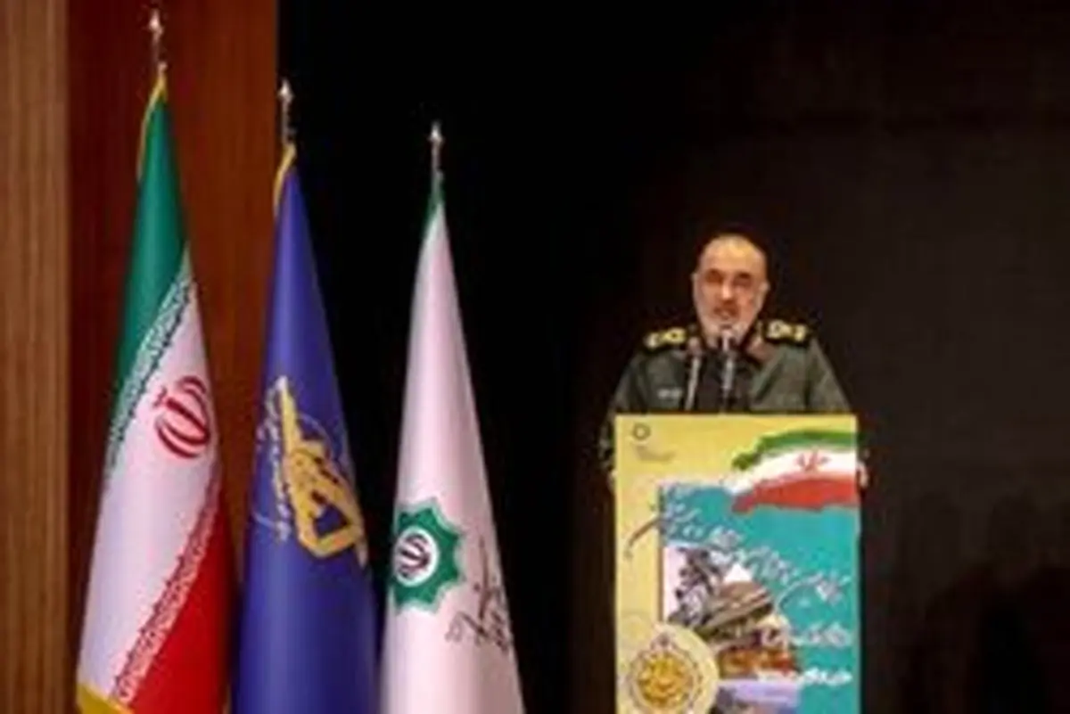 فرمانده کل سپاه: زبان عوامل نفوذ دشمن را پلمب می کنیم