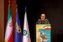 فرمانده کل سپاه: زبان عوامل نفوذ دشمن را پلمب می کنیم