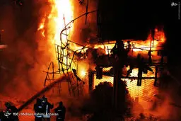 آتش‌سوزی مهیب یک مجتمع تجاری در مشهد/ تصاویر