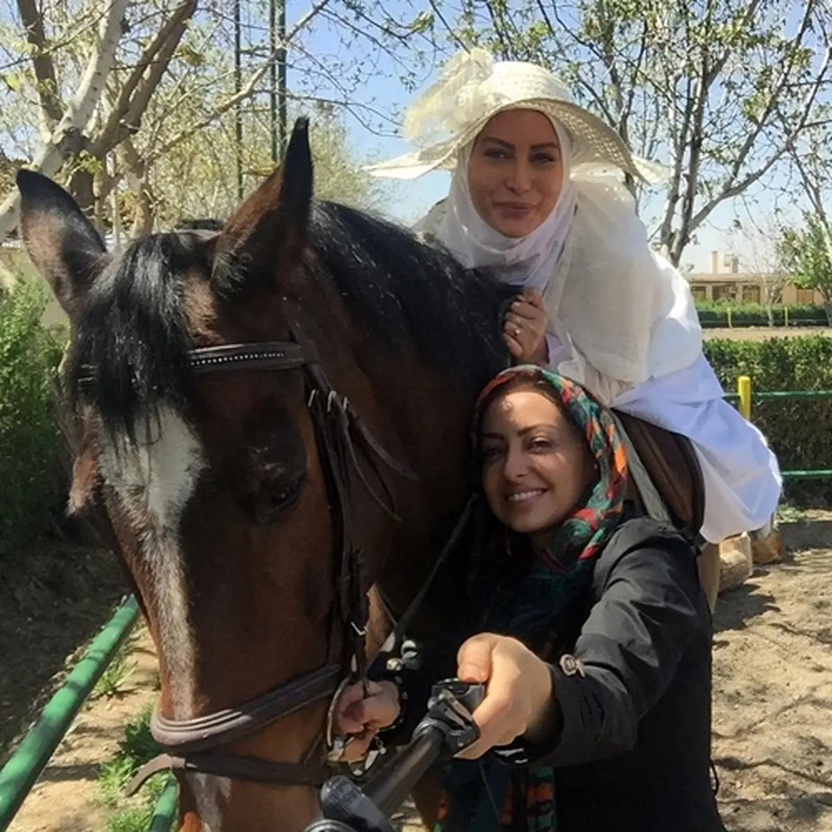 سلفی جدید فریبا نادری و نفیسه روشن