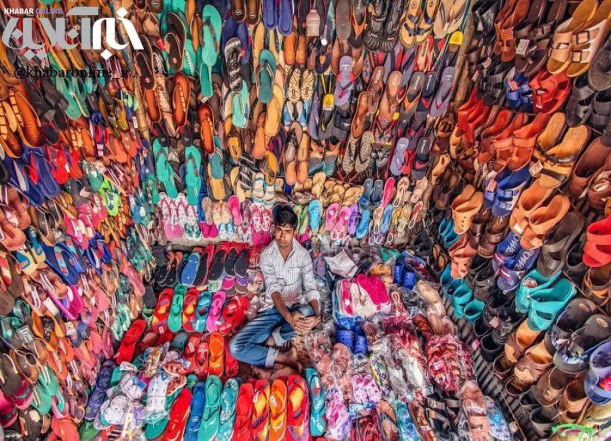 عکسی دیدنی از یک فروشگاه محلی دمپایی