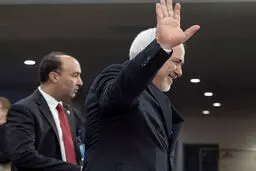 فارین پالیسی: دولت ترامپ باید به دنبال ایجاد کانال های ارتباطی با ایران باشد / کاهش تنش در منطقه به تعامل مستقیم آمریکا با تهران از جمله ظریف نیاز دارد