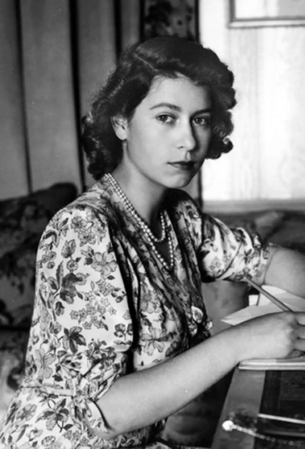 عکس / عکسی قدیمی از ملکه الیزابت