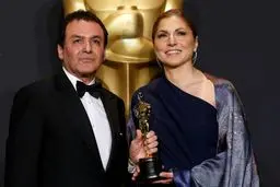 اسکار اصغر فرهادی در دستان انوشه انصاری و فیروز نادری/عکس