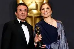 اسکار اصغر فرهادی در دستان انوشه انصاری و فیروز نادری/عکس
