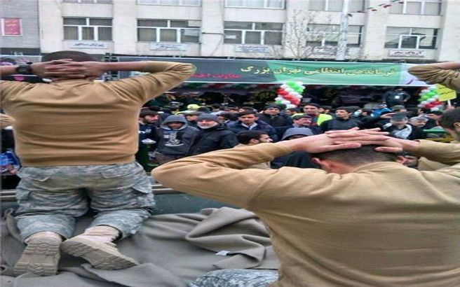 تفنگداران آمریکایی در راهپیمایی 22 بهمن(عکس)