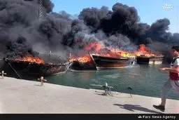 آتش سوزی در بندر دیر/ تصاویر