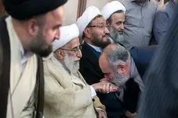 توضیح آشنا در مورد دستبوسی آیت‌الله جنتی