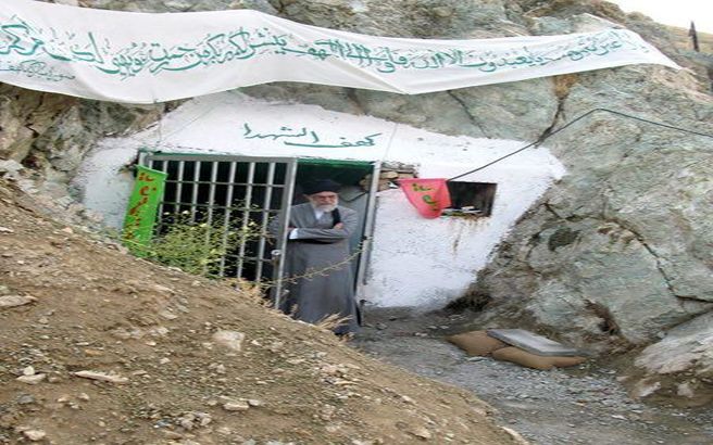 تصویری متفاوت از رهبرانقلاب در سحرگاه لیلة‌الرغائب