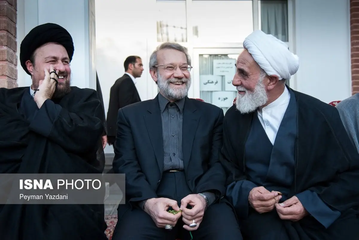 تصویری از خوش و بش سیدحسن خمینی، لاریجانی و ناطق‌نوری