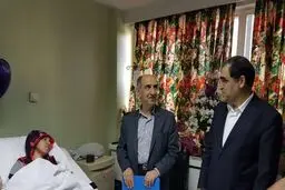 عیادت وزیر بهداشت از کیمیا علیزاده/عکس