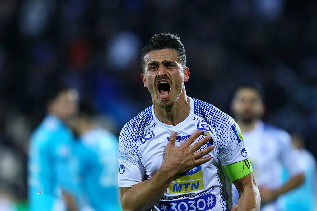 تصاویر / صدرنشین بی مربی