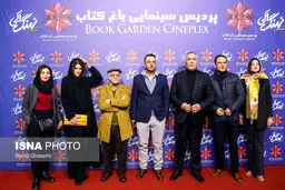 عکس: تصویری جدید از بازیگران و کارگردان سريال نهنگ آبی