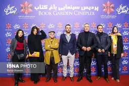 عکس: تصویری جدید از بازیگران و کارگردان سريال نهنگ آبی