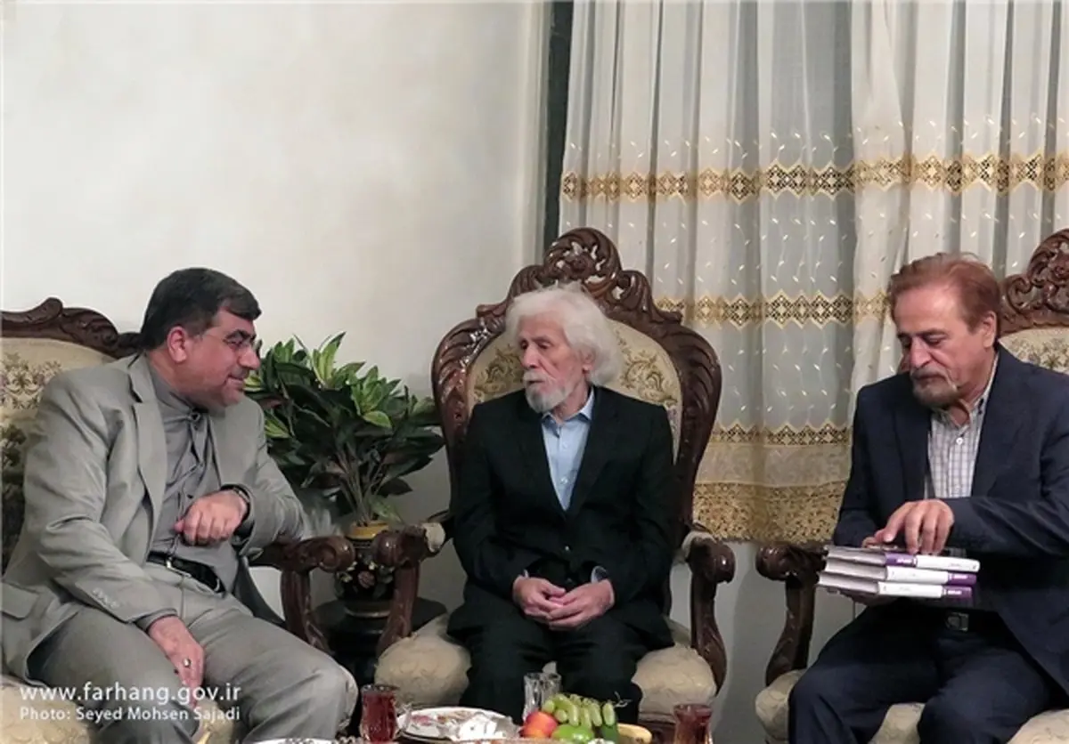 عیادت وزیر ارشاد از شاعر انقلابی/عکس