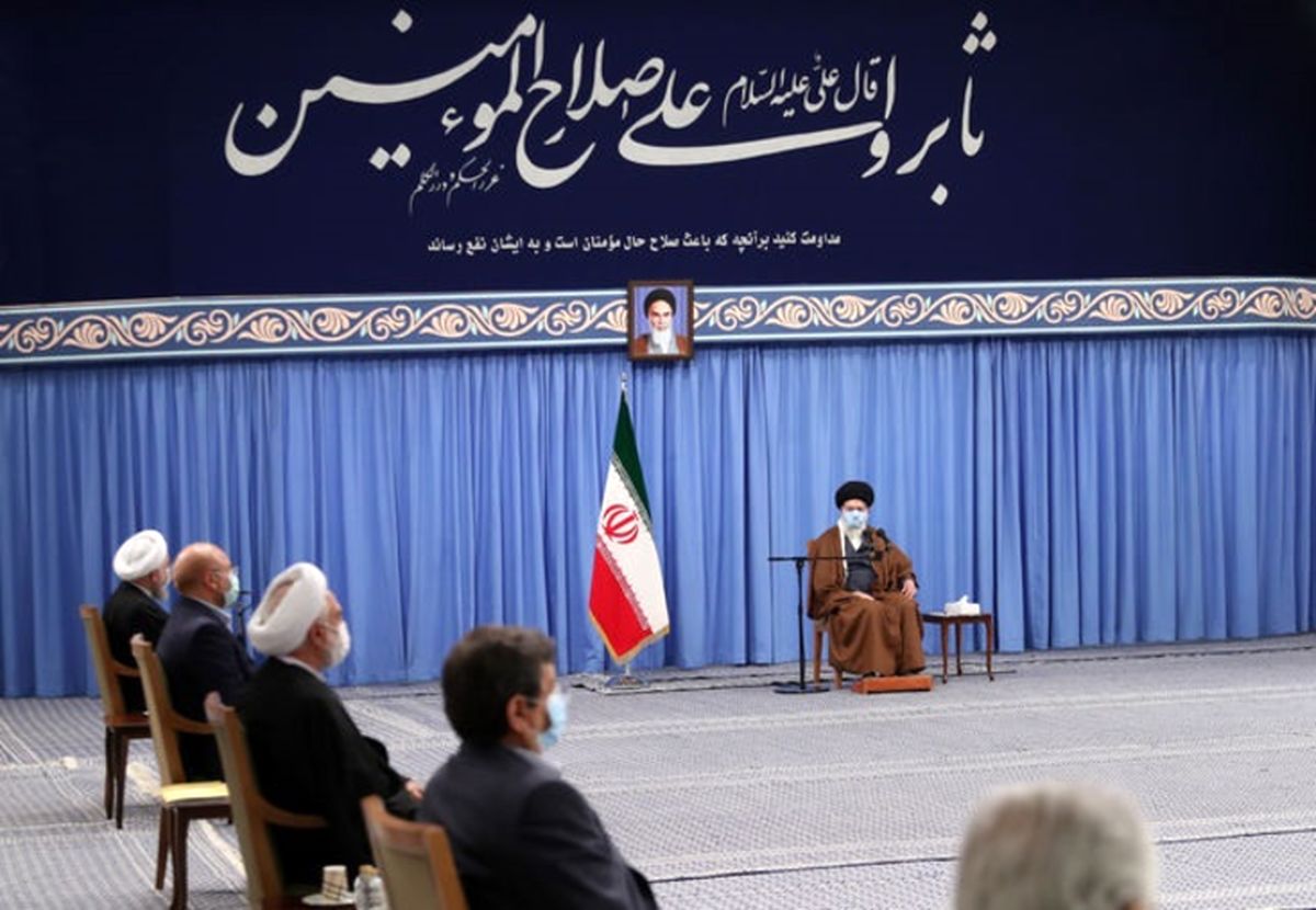 مقام معظم رهبری: ما ظرفیتها و تواناییهای فراوانی برای بیاثر کردن تحریمها داریم/ طرف مقابل بهتدریج دست از تحریم برخواهد داشت