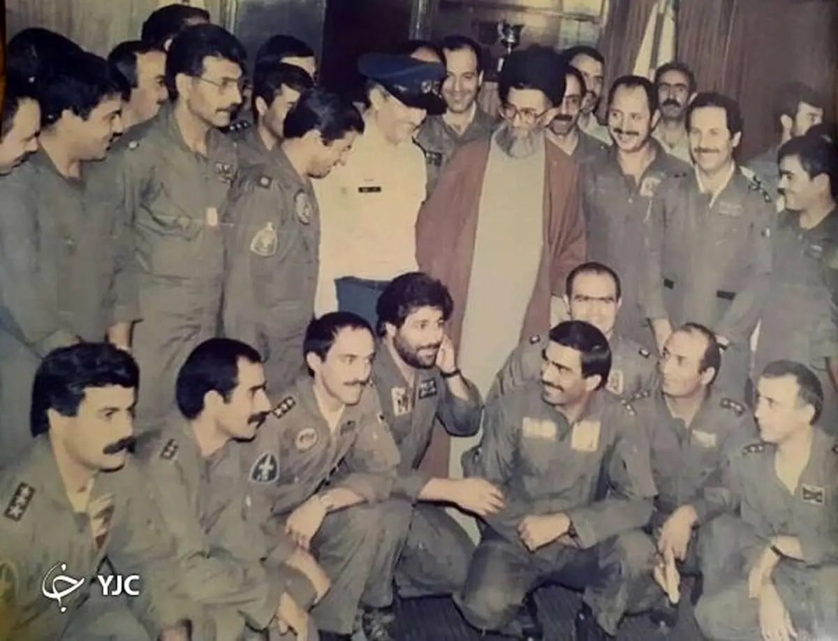 عکس دیده نشده از خلبان ارتشی که جنگنده را با موتور خاموش به زمین نشاند!