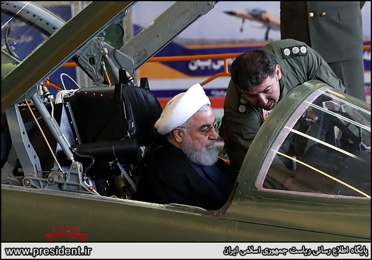 تصاویری از بازدید رئیس جمهور روحانی از جت جنگنده در سالروز صنعت دفاعی