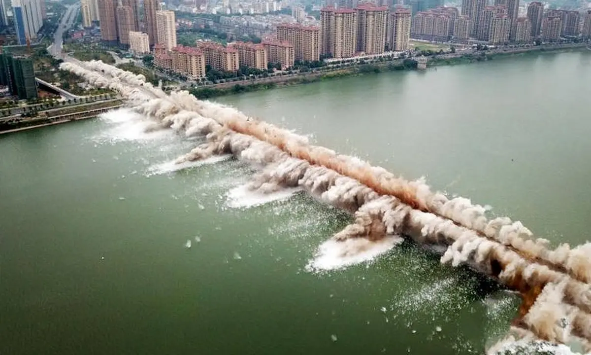 تخریب پل 1500متری در چین / تصاویر