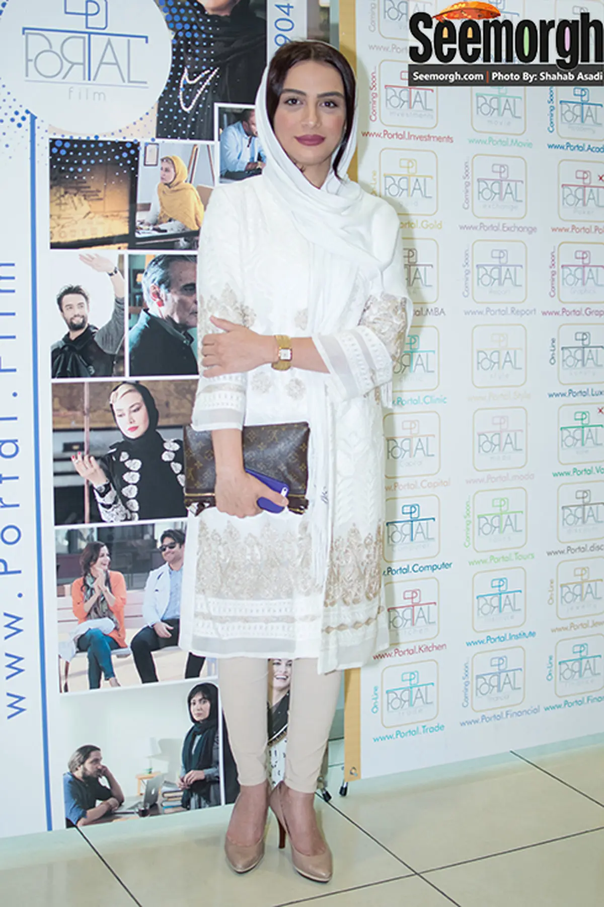 مارال فرجاد به همراه پدر و مادرش در اکران فیلم ربوده شده