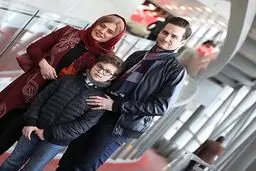 عکس :پويا امينى به همراه پسر و همسرش