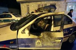 خودروي پليس پس از اصابت نارنجک دست ساز/عکس