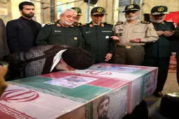 وداع سحرگاهی رهبر انقلاب با پیکر شهید حججی /تصاویر