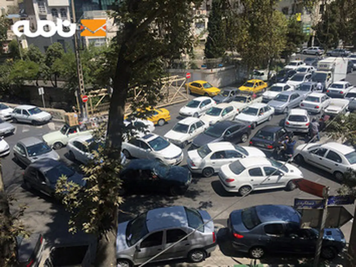 تصاویری از ترافیک عجیب و همیشگی یک خیابان در تهران