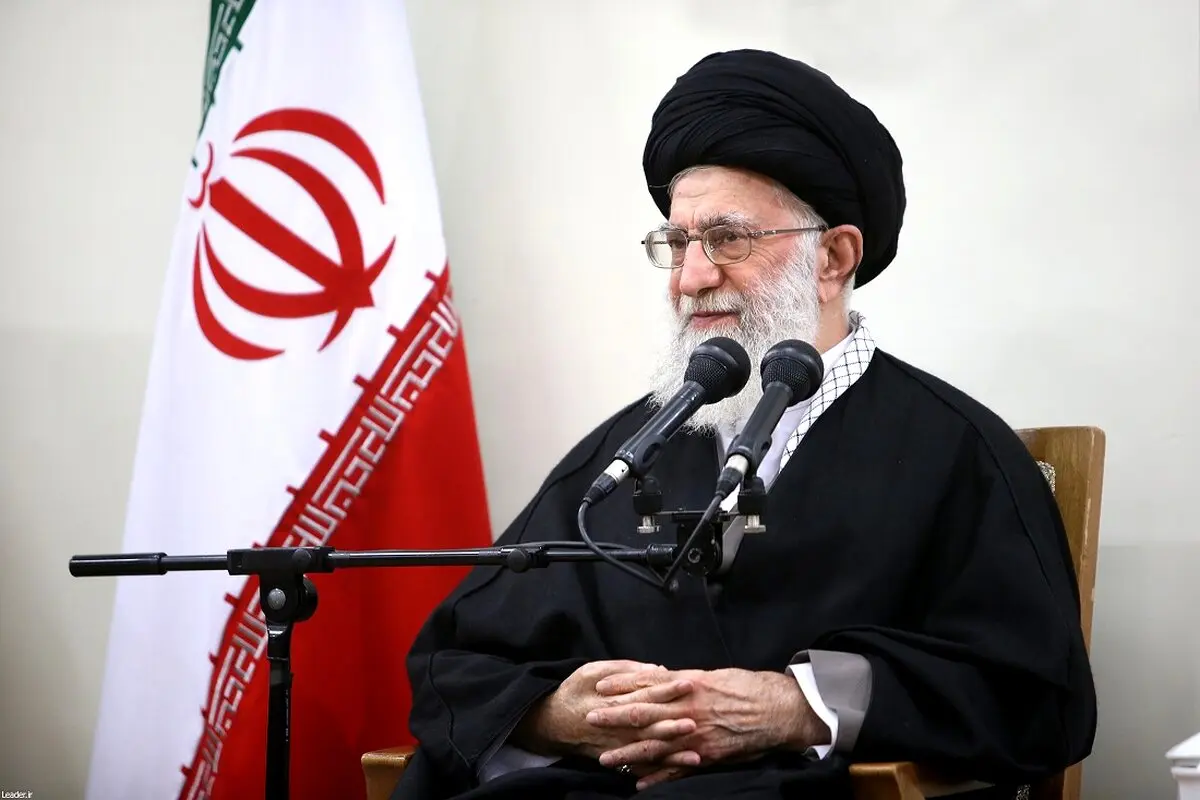 رهبر انقلاب: جوانان مؤمن و انقلابی را بسیار دوست دارم و از آنان پشتیبانی میکنم