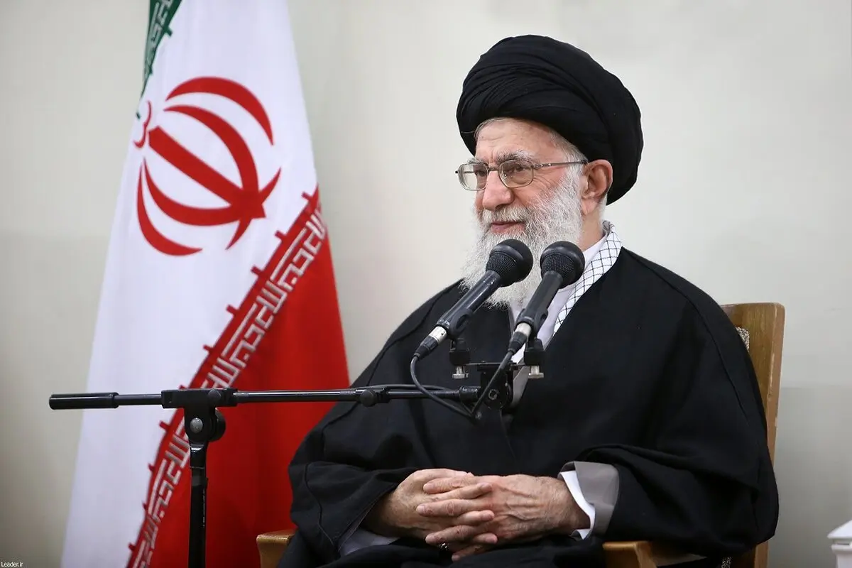 رهبر انقلاب: جوانان مؤمن و انقلابی را بسیار دوست دارم و از آنان پشتیبانی میکنم