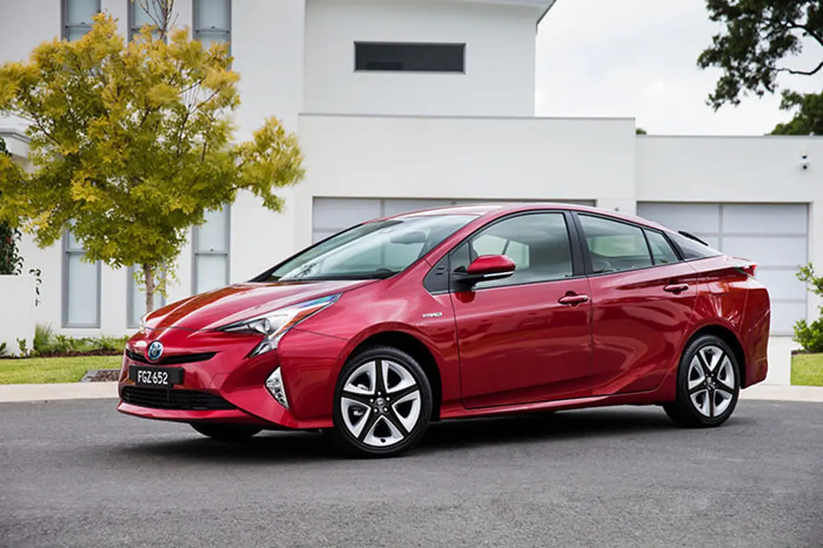 با تویوتا پریوس پرفروش ترین خودروی هیبریدی جهان و شرایط فروش و قیمت آن در ایران آشنا شوید + تصاویر