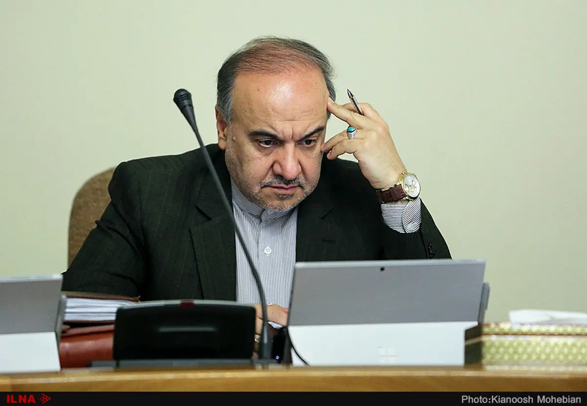 وقتی وزیر ورزش در جلسه هیات دولت به فکر فرو می‌رود/عکس