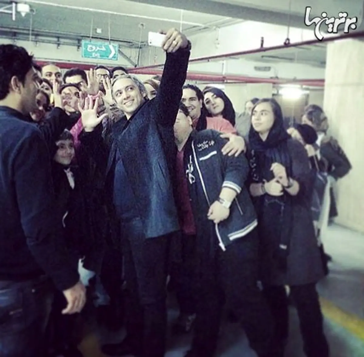 عکس سلفی مازیار فلاحی و هوادارانش