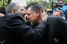 عکس/ حضور علی دایی در مراسم تشییع مادر شهیدان تهرانی مقدم