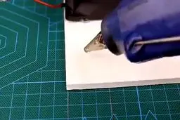 روشی جالب برای شارژِ گوشیِ موبایل (استفاده از آهنربا برای تولید برق)