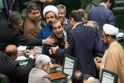 توضیح اینستاگرامی عارف درباره یک عکس حاشیه‌ساز در صحن مجلس