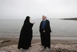 روحانی و ابتکار در ساحل /عکس