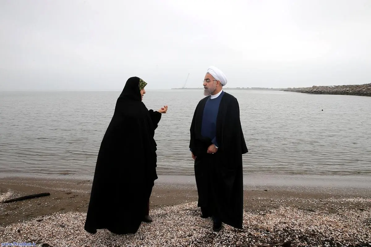 روحانی و ابتکار در ساحل /عکس