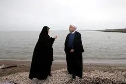 روحانی و ابتکار در ساحل /عکس