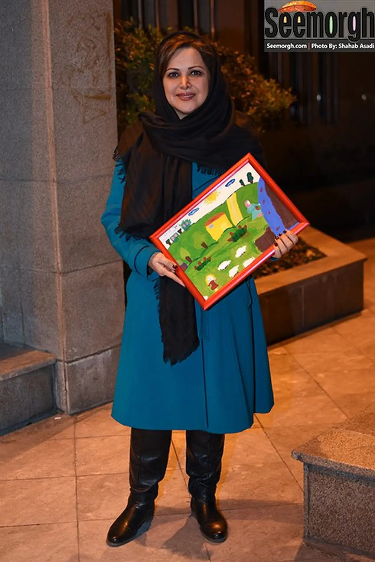 مدل مانتو در نمایشگاه نقاشی کودکان کار، از مهناز افشار تا کمند امیر سلیمانی