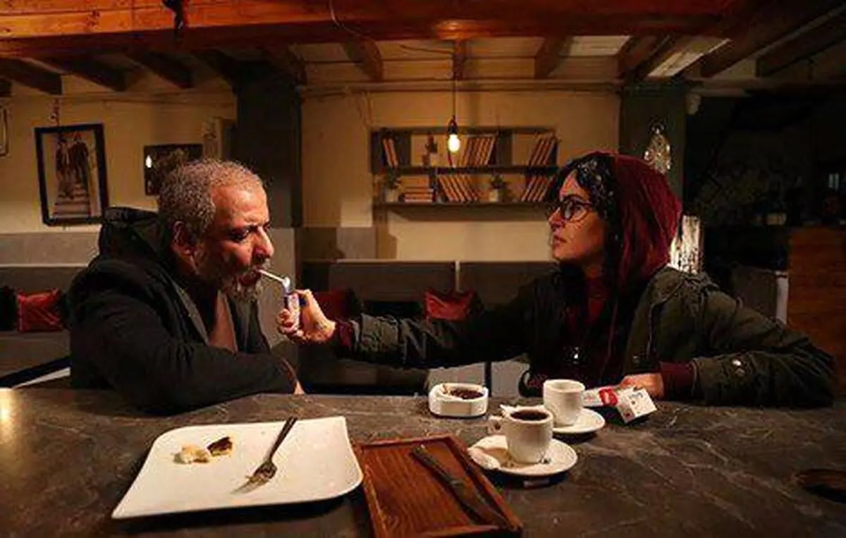 تصویری از سیگار کشیدن امیر جعفری در کنار الناز شاکردوست