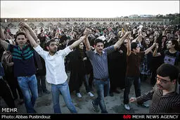 روایتی تصویری از زاینده رود خشک شده و خشم لبریز شده اصفهانی‌ها