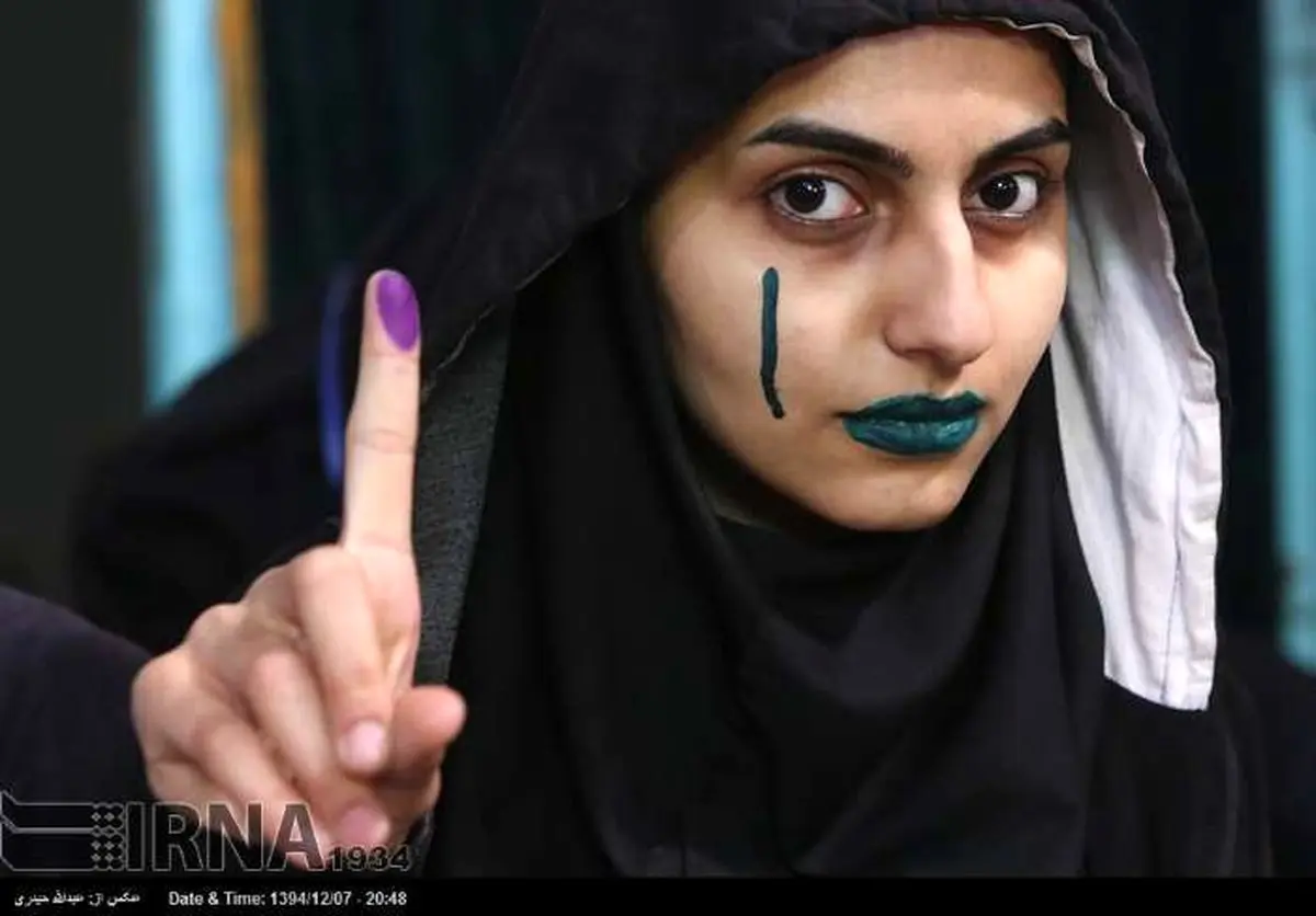 گریم جالب یک خانوم رای دهنده/ عکس