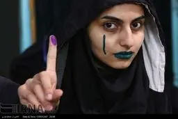 گریم جالب یک خانوم رای دهنده/ عکس