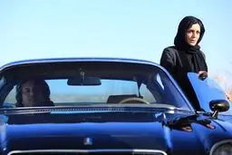 «ساره بیات» سوار بر ماشینی گرانقیمت +عکس