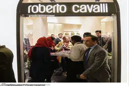 گزارش رادیو آمریکا از افتتاح فروشگاه برند ایتالیایی در تهران